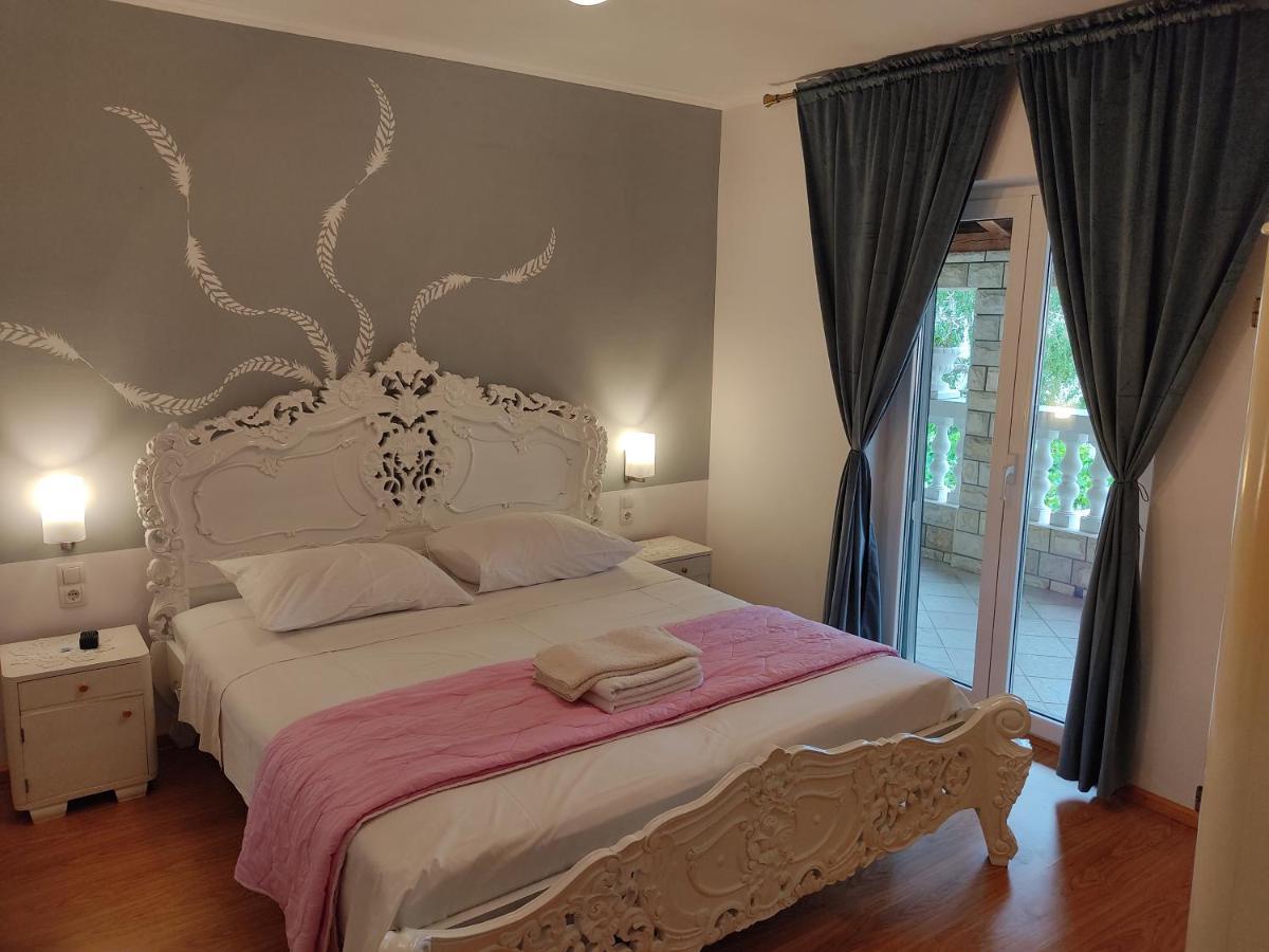 Apartments Milka Vodice Exterior photo