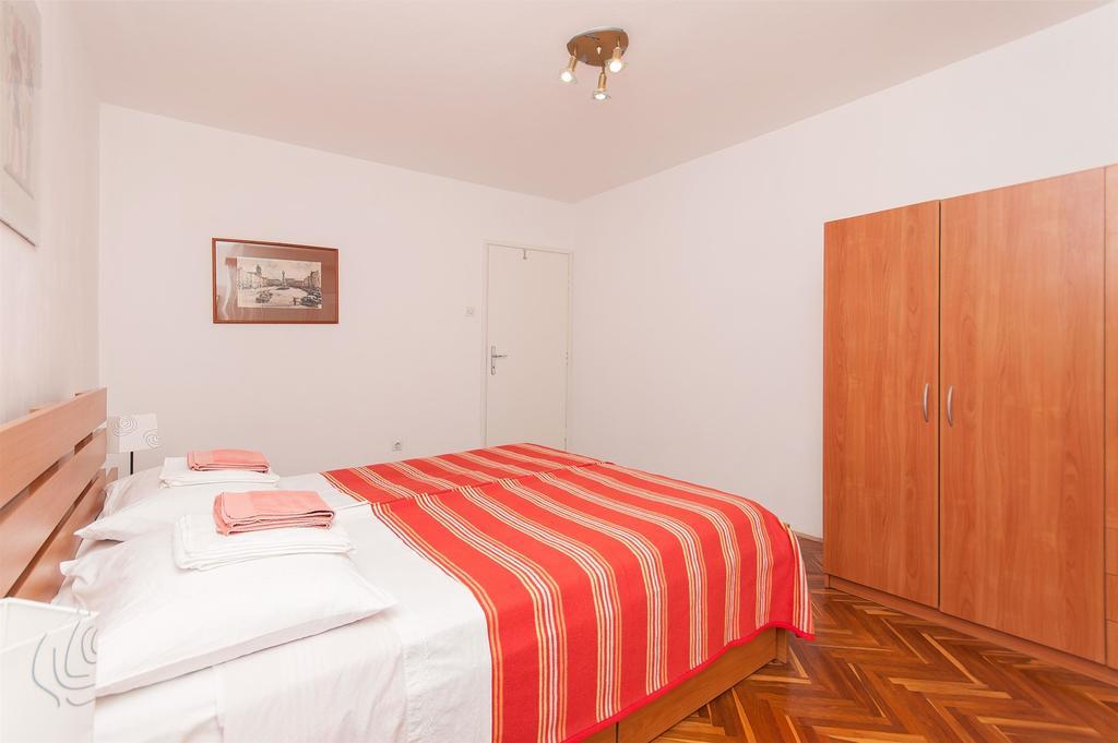 Apartments Milka Vodice Exterior photo