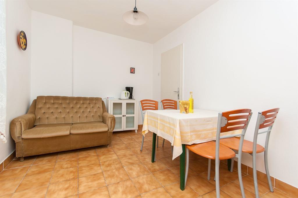 Apartments Milka Vodice Exterior photo