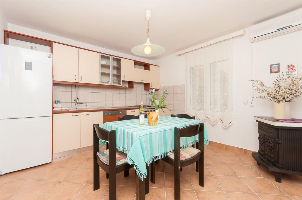 Apartments Milka Vodice Exterior photo